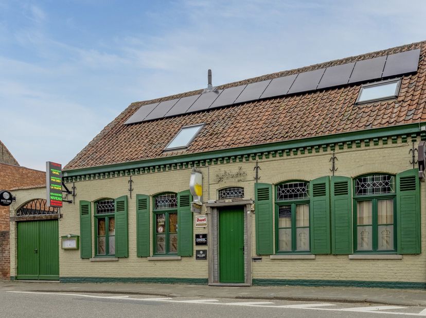 In het hartje van Watervliet ligt deze prachtige brasserie, een verborgen parel met een warme en authentieke uitstraling en geschiedenis. Met haar ind