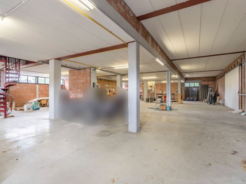 Ontdek deze unieke investeringskans van 5 appartementen en handelsruimte met kantoorruimte op een strategische locatie tussen Hasselt en Genk!&lt;br /&gt;
&lt;