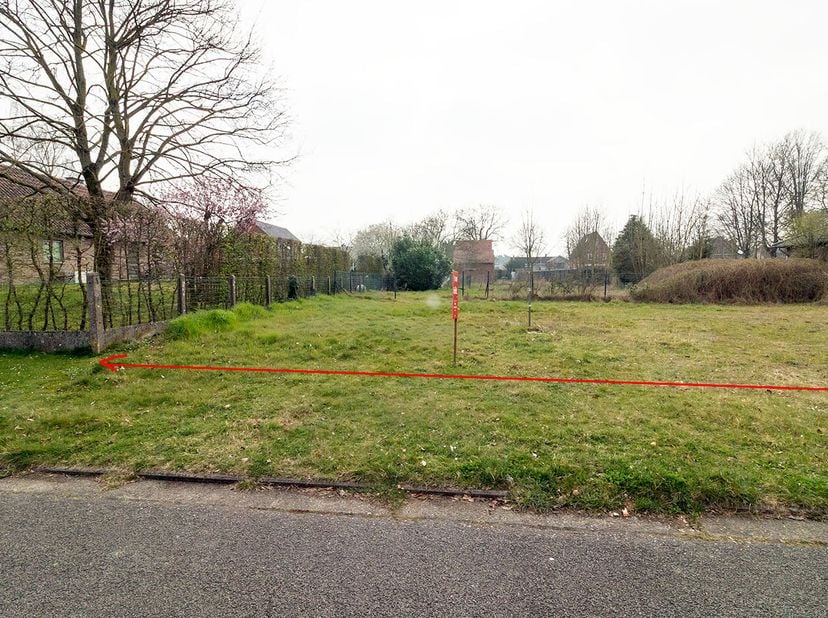 PERCEEL BOUWGROND &lt;br /&gt;
 &lt;br /&gt;
GEMEENTE DIEPENBEEK, afdeling 2: bouwgrond voor halfopen bebouwing, gelegen aan de Bosstraat, groot 04 are 84 centiar