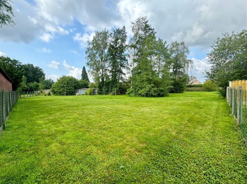 Terrain à vendre
                    à 3680 Neeroeteren