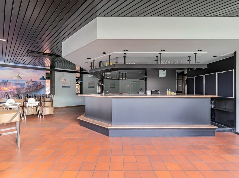 Bien professionnel à vendre
                    à 3740 Bilzen