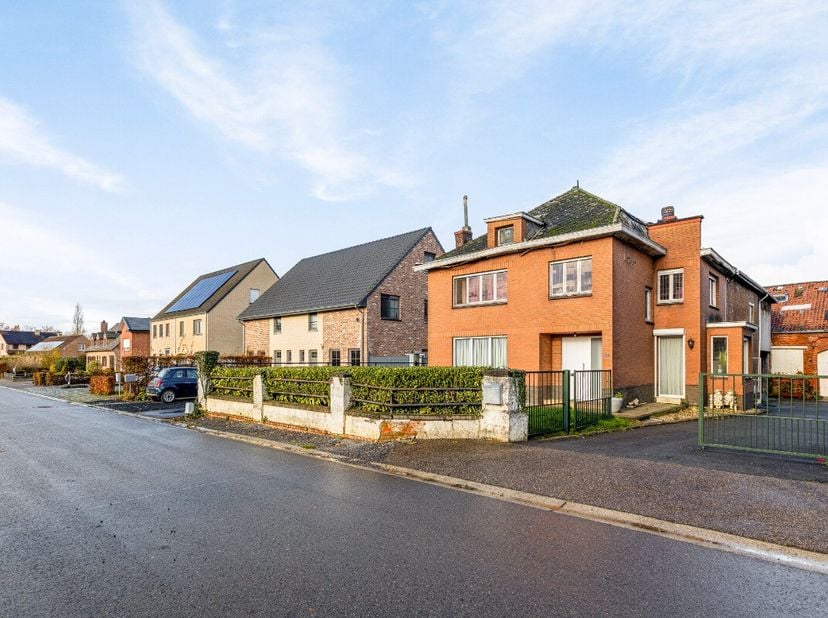 Tielt-Winge  Unieke investeringskans te koop! Ben je op zoek naar een te renoveren woning met een groot perceel en tal van mogelijkheden? Dan is deze