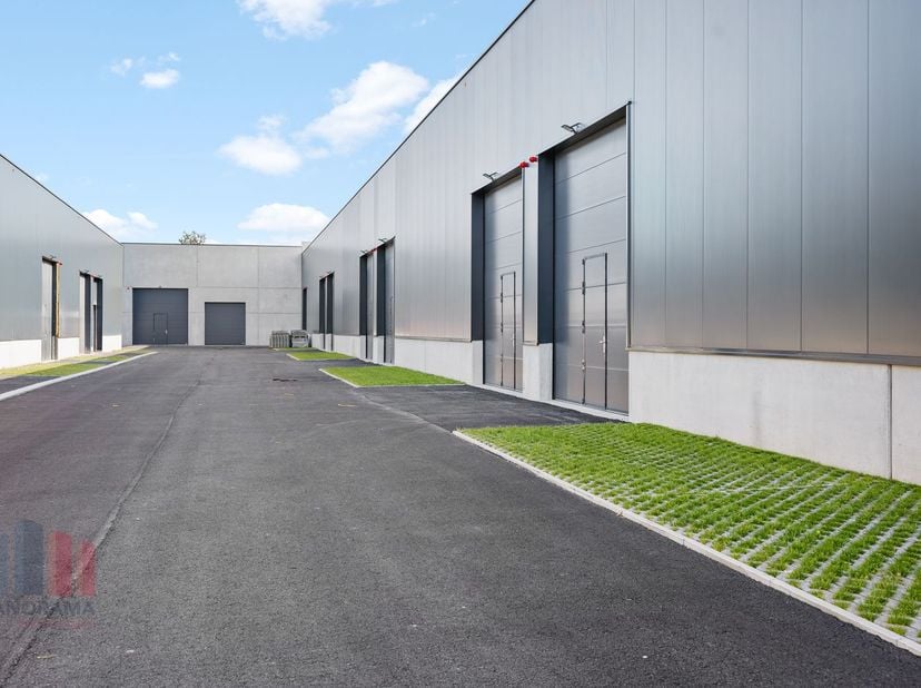 Bien professionnel à vendre
                    à 8210 Zedelgem