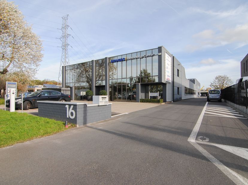 Kantoorruimte beschikbaar in het Bruges Technology Center. Deze volledig gerenoveerde kantoorruimte heeft een oppervlakte van 80m², inclusief airco.&lt;b