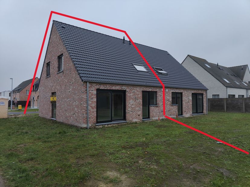 Laatste HALF-OPEN NB-WONINGEN (*) in een leuke verkaveling te Eernegem !&lt;br /&gt;
WATER - EN WINDDICHT!&lt;br /&gt;
LOT 16B (rechts - ca.344m²) 330.000 EUR. IN