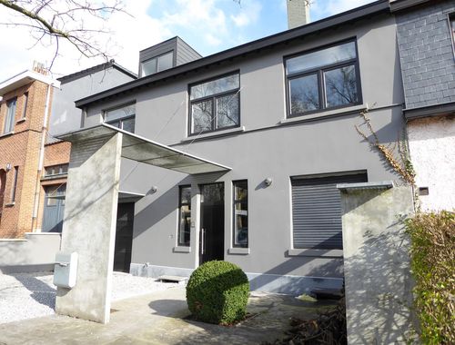                                         Duplex à louer à Uccle, € 2.000
