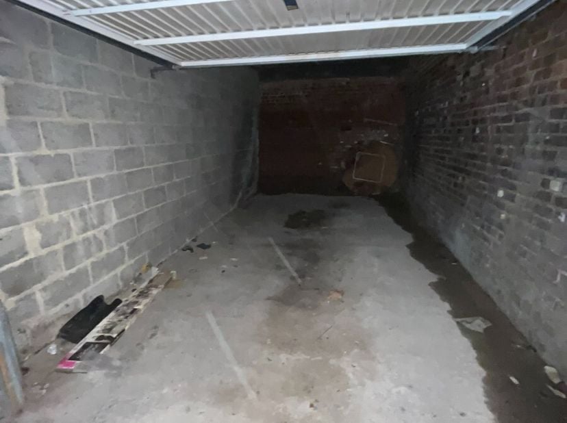 Garage nr.35 te huurOppervlakte 18m²