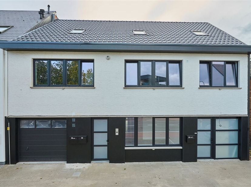 Goed gelegen opbrengsteigendom 4%! &lt;br /&gt;
Het gebouw heeft in 2023 een professionele renovatie ondergaan.&lt;br /&gt;
Het pand is momenteel volledig verhuur