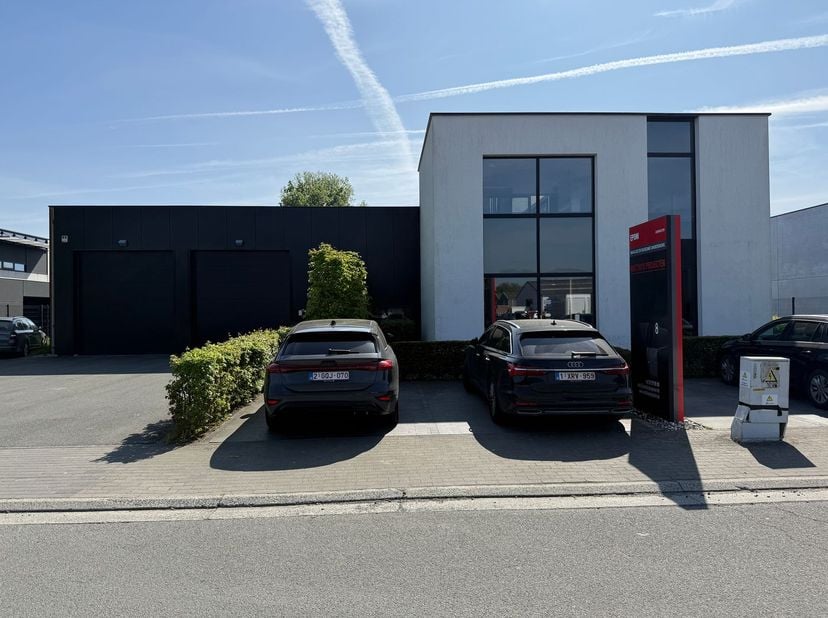 Bien professionnel à louer
                    à 9820 Merelbeke