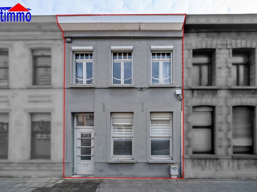 Découvrez cette belle maison parfaitement située au centre de Péruwelz, offrant confort et praticité à ses futurs occupants. Idéale pour une famille o