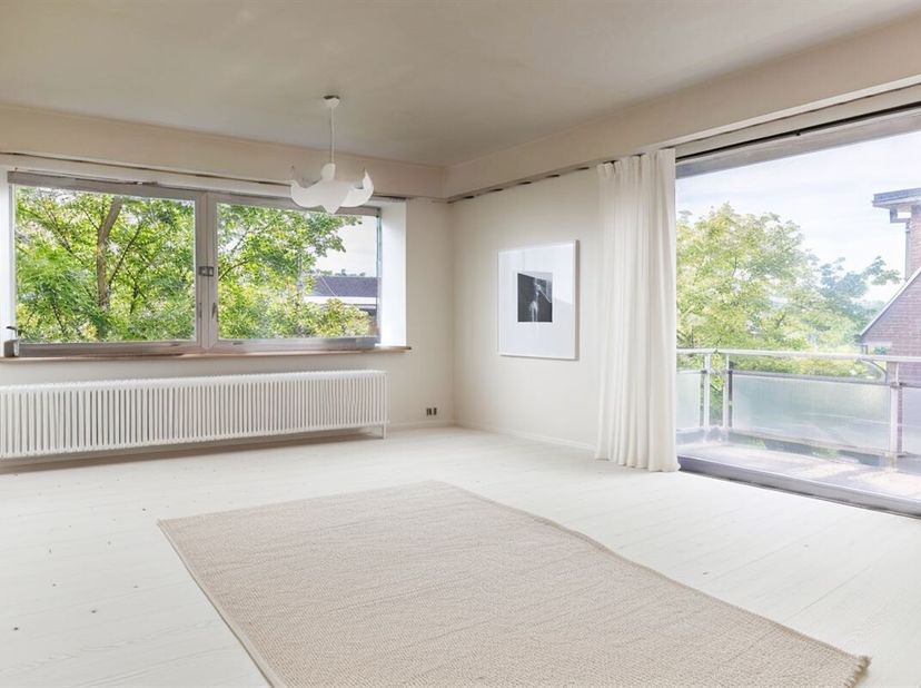 Property One votre partenaire immobilier à Uccle vous propose un lumineux appartement idéalement situé à deux pas de la nouvelle administration commun