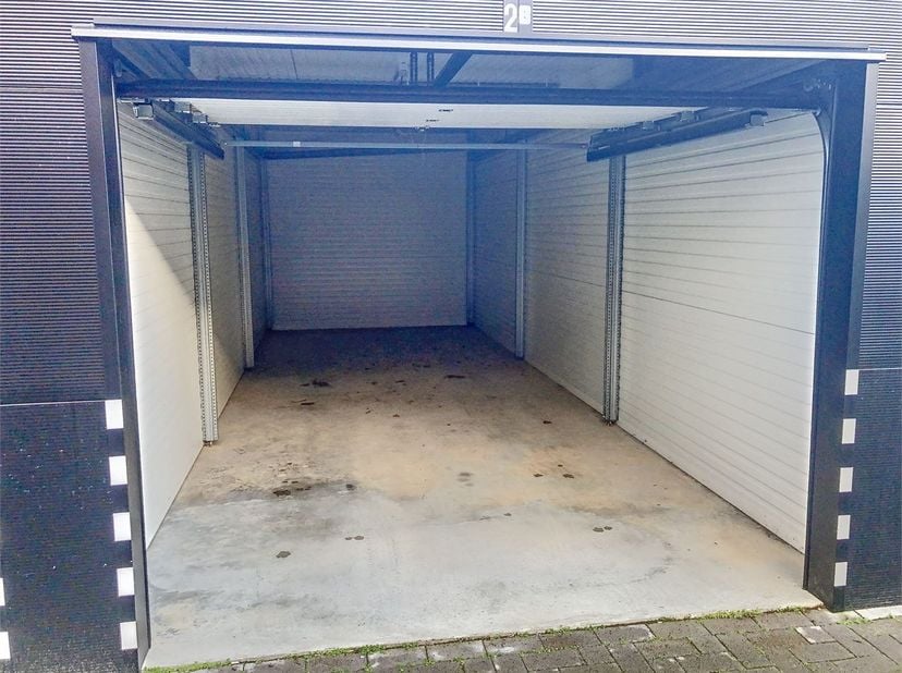 Residentie La Prestige, gelegen pal in het centrum van Leopoldsburg, kortbij alle voorzieningen zoals winkels, horeca, scholen biedt op het binnenterr