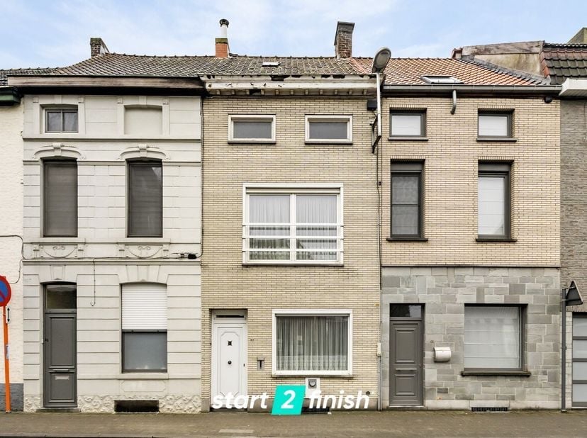 Unieke kans om een ruime woning met garage in het centrum van de stad te kopen!&lt;br /&gt;
Met 4 slaapkamers, een garage, kelder en zolder biedt deze wonin