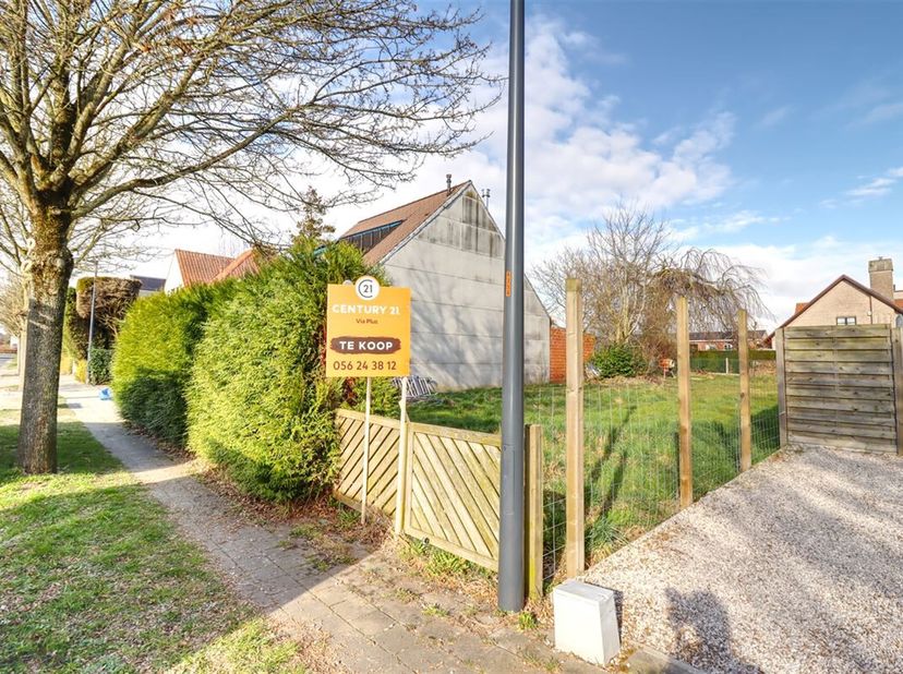 Mooi perceel bouwgrond, in te vullen met een half open nieuwbouwwoning.&lt;br /&gt;
Gelegen in de Europawijk geniet dit mooi perceel bouwgrond van een aange