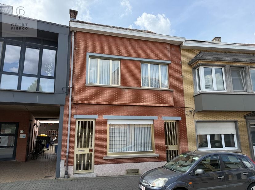 Aan de J. Ectorstraat 53 te Landen treffen we deze ruime rijwoning met gezellige stadstuin.&lt;br /&gt;
Het commerciële centrum, het station en vele sportfa