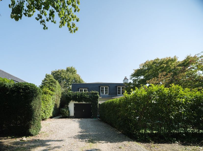 Alleenstaande Franse villa met eigen stijl en ruime tuin gelegen in de Pinte&lt;br /&gt;
&lt;br /&gt;
De villa met enkele unieke stijlaccenten vinden we terug in