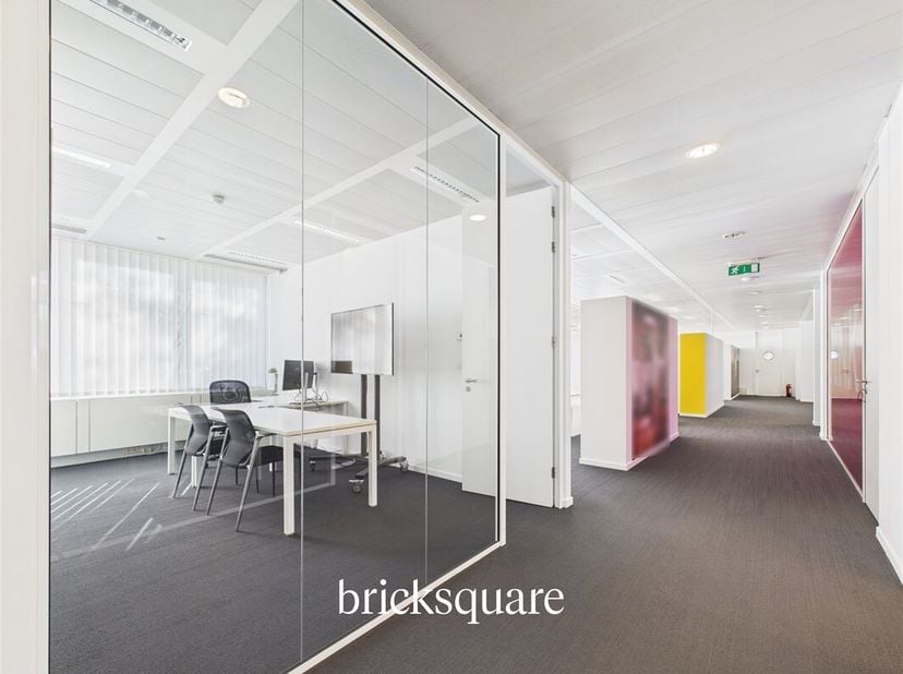 WATERLOO - Ideaal gelegen in Waterloo Office Park in een unieke omgeving, op korte loopafstand van de Ring Road en het openbaar vervoer, en op enkele
