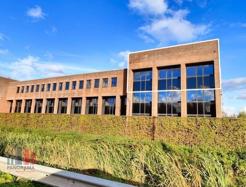                                         Bureaux à louer à Roeselare, € 1.375
