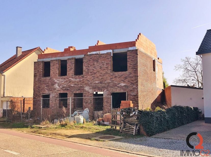Af te werken constructie van een tweewoonst op perceel van 10 A 14 CA vlakbij centrum van Paal met alle voorzieningen.&lt;br /&gt;
Constructie van een tweew
