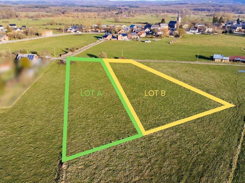 MCA Immobilier vous propose deux belles parcelles à bâtir idéalement situées dans la commune de Hotton, offrant un cadre calme et verdoyant. Ces terra
