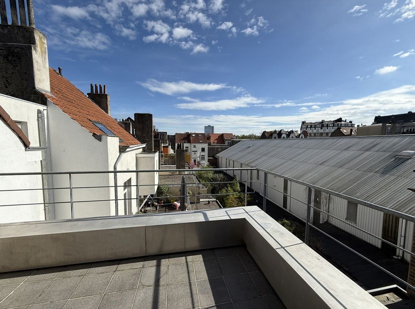 À découvrir en exclusivité chez Victoire - Junot - www.victoire.be - Tel : 02 375 10 10Dans un quartier recherché dIxelles, entre la place Brugmann, l