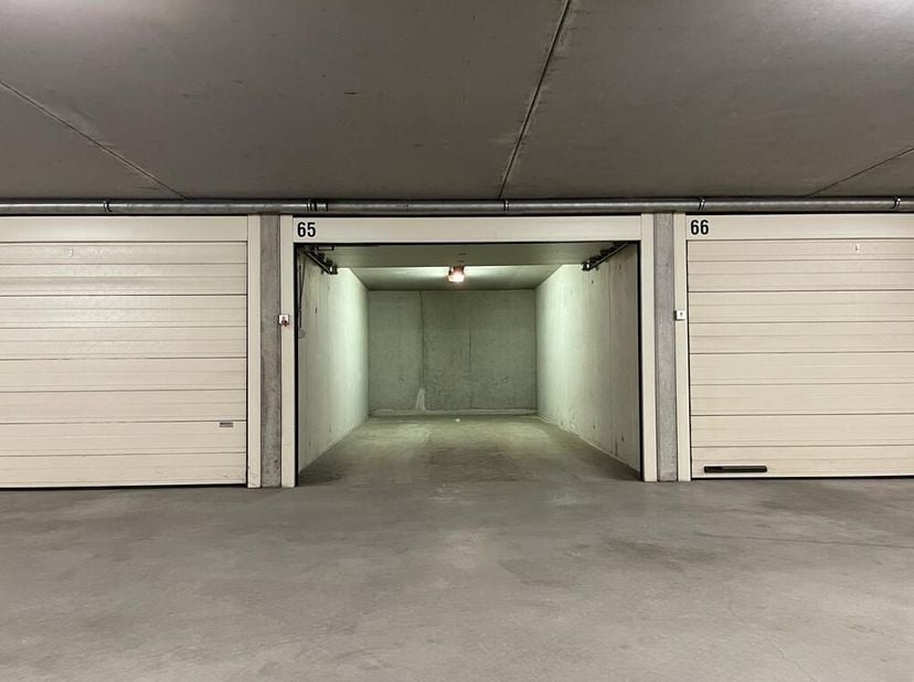 In een ondergronds garagecomplex genaamd Wellington garages gesitueerd ten noorden van de Hippodroom Wellington en onder de Kinepolis, gelegen aan de