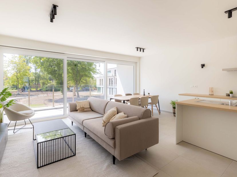 Instapklaar  energiezuinig  autoluwe ligging&lt;br /&gt;
&lt;br /&gt;
Dit ruime appartement van 92 m² met terras van 9 m² bevindt zich in het woonproject Molendre
