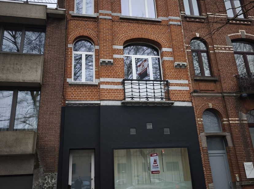 Charleroi - CHAMBRE A LOUER EN COLOCATION&lt;br /&gt;
Description de la chambre : * 16m² * Lit double * Dressing * Bureau * Salle de bain et toilettes priva