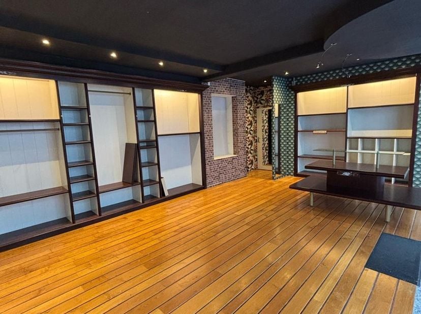 Commercieel pand in het hartje van Asse - 48m² vol mogelijkheden!&lt;br /&gt;
&lt;br /&gt;
Ontdek deze unieke kans om jouw onderneming te vestigen in het levendig