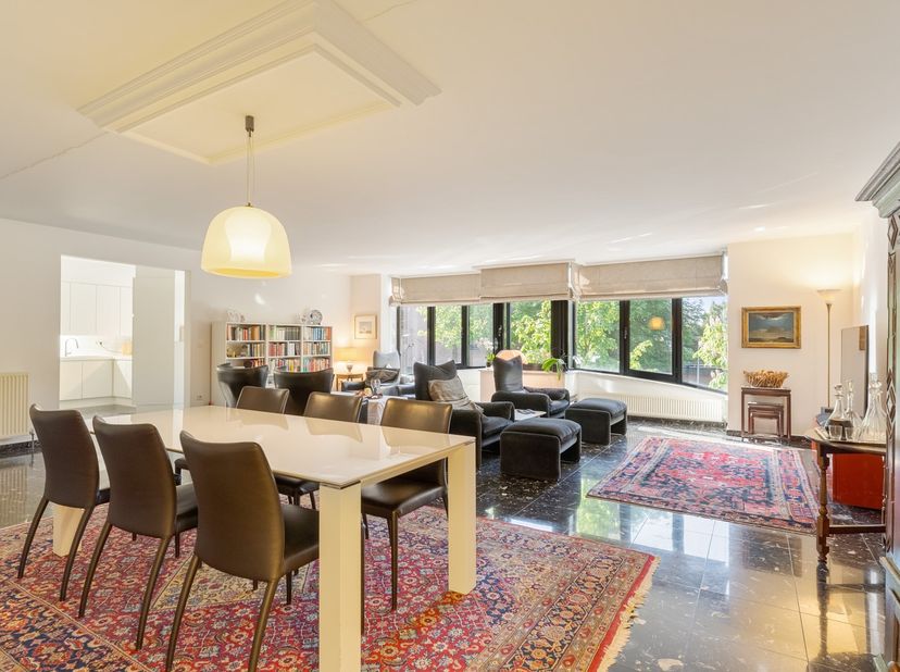 NIEUW:&lt;br /&gt;
Ruim en stijlvol appartement met 3 slaapkamers – unieke ligging aan de Boulevard&lt;br /&gt;
&lt;br /&gt;
In een kleinschalig gebouw met slechts vier
