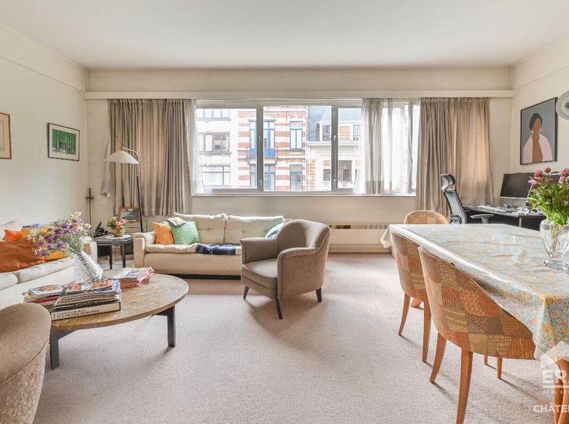 Elsene: Tweeslaapkamerappartement te koop, gelegen in de wijk Solbosch / Begraafplaats van Elsene. Gelegen in het hart van deze gegeerde buurt, op een
