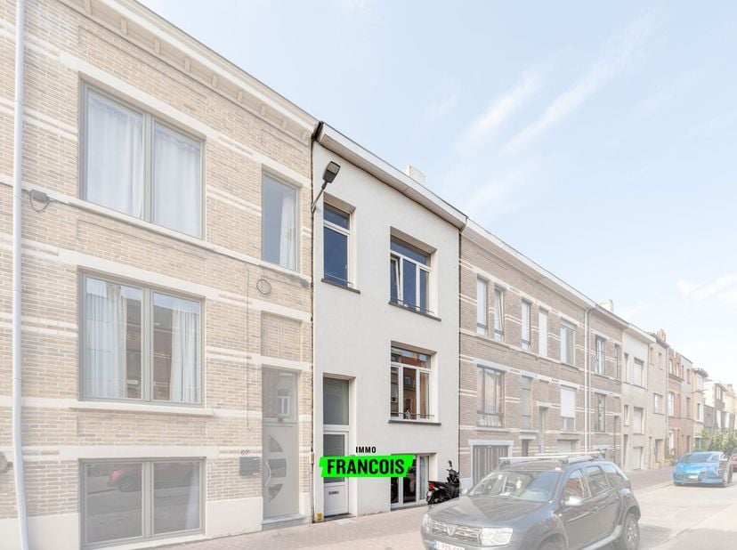 À la recherche d&#039;une propriété spacieuse et bien rénovée dans un quartier calme mais facilement accessible d&#039;Ostende ? Alors cette maison située au 65