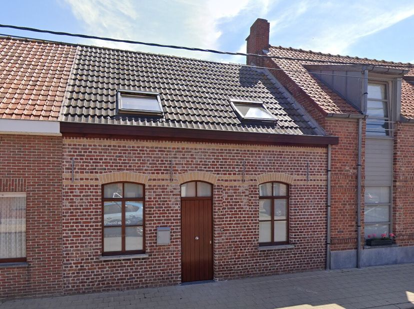 Woning met vier slaapkamers te Hollebeke. Indeling: woonkamerKeuken2 ruime bergingenbadkamer3 slaapkamers + bureautuin en terras