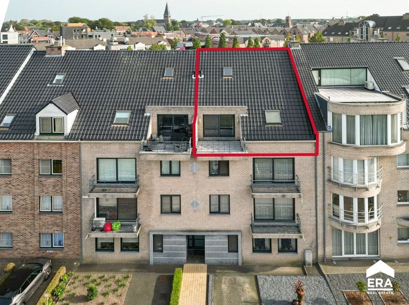 Spacieux appartement (131m²) avec 2 chambres et terrasse à Overpelt-Centre.Excellent emplacement : proche des magasins, écoles, hôpital, transports en