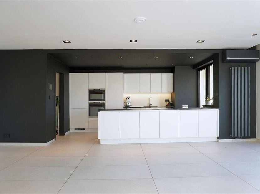 APPARTEMENT 3 CHAMBRES - TERRASSE Lagence immobilière SODIMO à le plaisir de vous présenter ce très bel appartement de standing situé face au Parc dAv