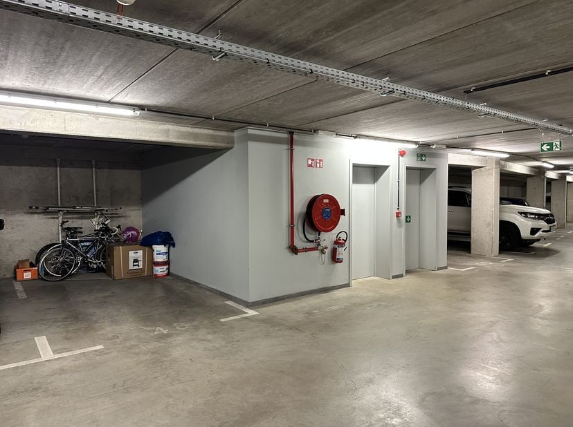 Garage à louer
                    à 8000 Brugge