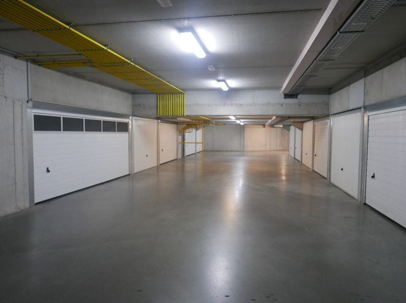 Garage à louer
                    à 8310 Assebroek