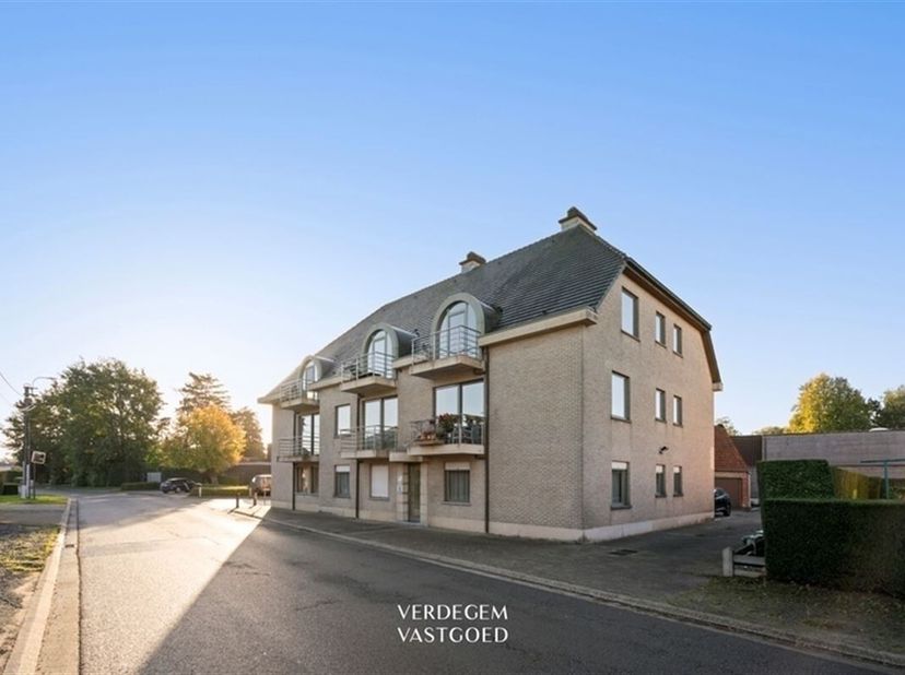 Ligging&lt;br /&gt;
In een rustige, landelijke omgeving.&lt;br /&gt;
Nabij lagere school, supermarkten en N70.&lt;br /&gt;
Gezellig en rustig gelegen appartement&lt;br /&gt;