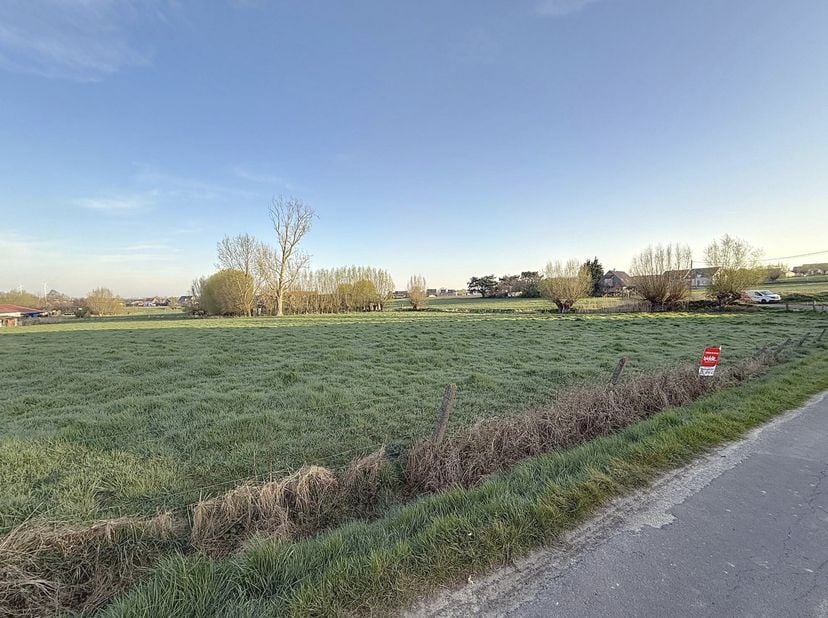 LANDBOUWGROND 5ha. 96a. 31ca. -  &lt;br /&gt;
 &lt;br /&gt;
Goed gelegen percelen landbouwgrond te Zwevegem, gelegen nabij de Oude Lettenhofstraat.  &lt;br /&gt;
De per