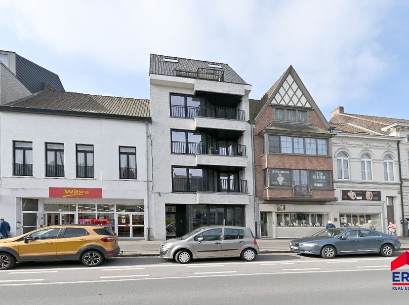 Op zoek naar een ruim en stijlvol nieuwbouwappartement met een uitzonderlijke ligging? Grijp nu je kans, want dit prachtig afgewerkte duplexappartemen