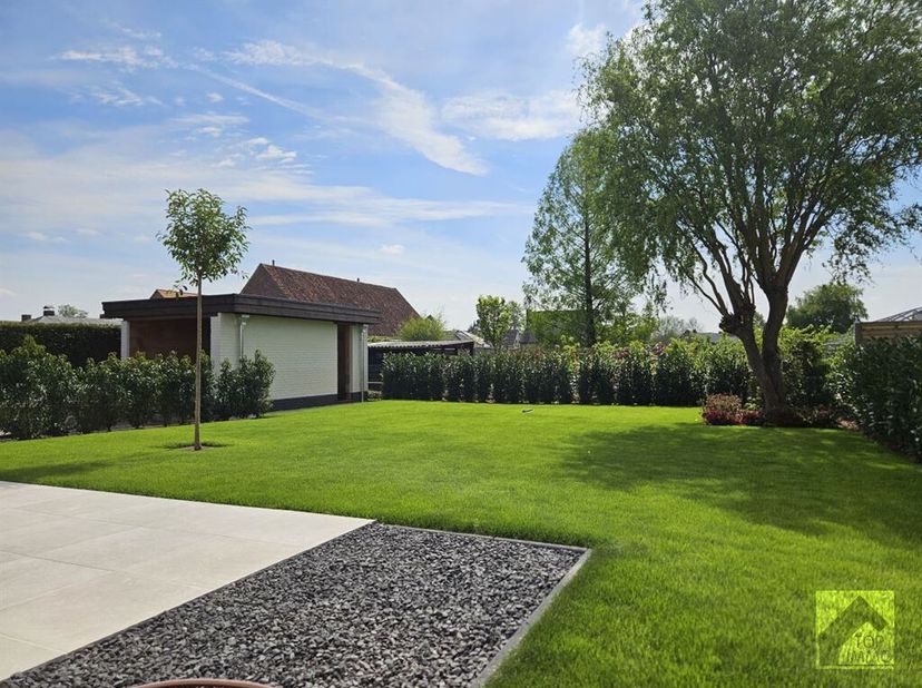 NIEUW TE HUUR - Totaal gerenoveerde gezinswoning in de Bloemenwijk  energiezuinig &amp; instapklaar!&lt;br /&gt;
Deze parel van een woning ligt in de geliefde B
