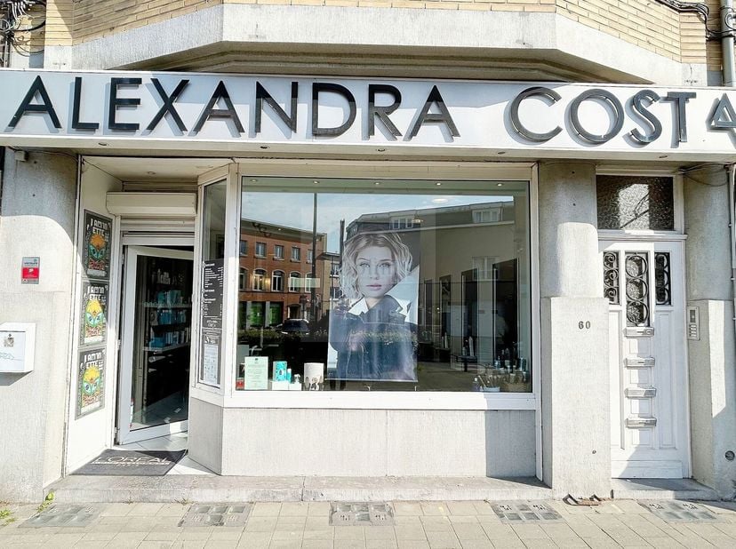 Nous vous proposons la reprise de ce salon de coiffure à limplantation idéale lui offrant une visibilité optimale.Existant depuis de nombreuses années