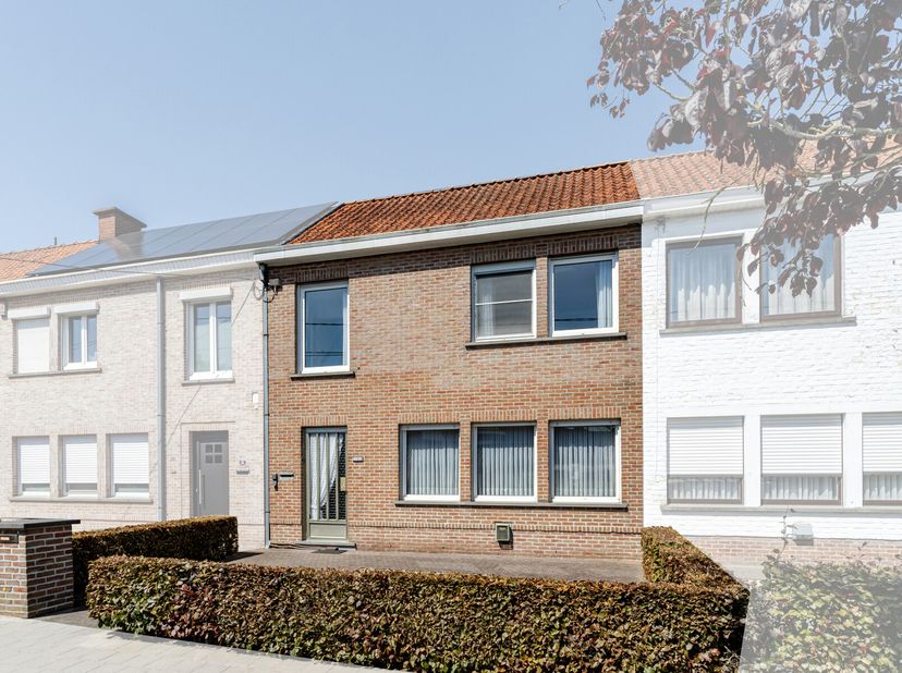 Ruime en lichtrijke woning gelegen op wandelafstand van het prachtige provinciedomein Sterrebos, ideaal voor een dagelijkse wandeling, ontspanning....