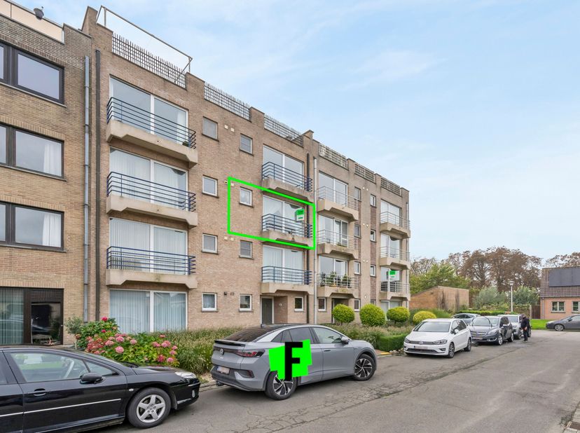 In een rustige wijk in het hartje van Diksmuide, op de 2de verdieping in een verzorgde residentie, treffen we dit instapklaar appartement aan.&lt;br /&gt;
D
