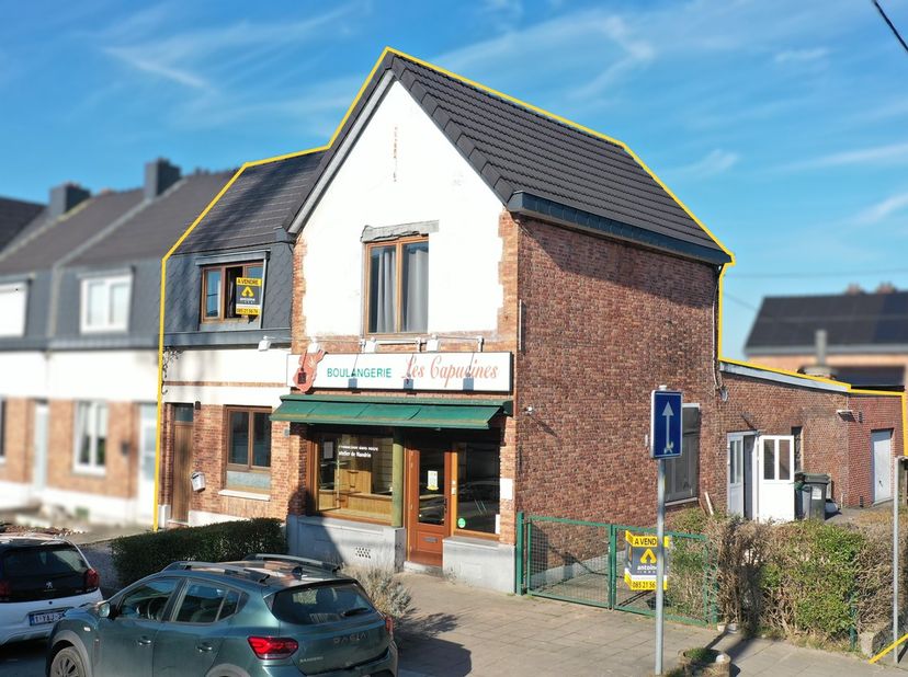 L’agence Antoine Immobilier vous propose cet ensemble immobilier situé au cœur d’Ougrée. Grâce à son emplacement stratégique, ce bien est idéal pour u