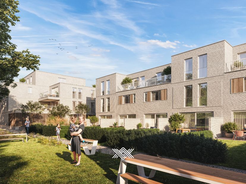 Deze schakelwoning van 192m² heeft op het gelijkvloers een inkomhal met gastentoilet en berging uitkomende in de eet- en leefruimte met open keuken en