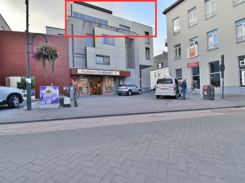 Magnifique triplex luxueusement fini, idéalement situé dans le centre de Tervuren.&lt;br /&gt;
Cet appartement est situé au deuxième étage d&#039;une petite copr