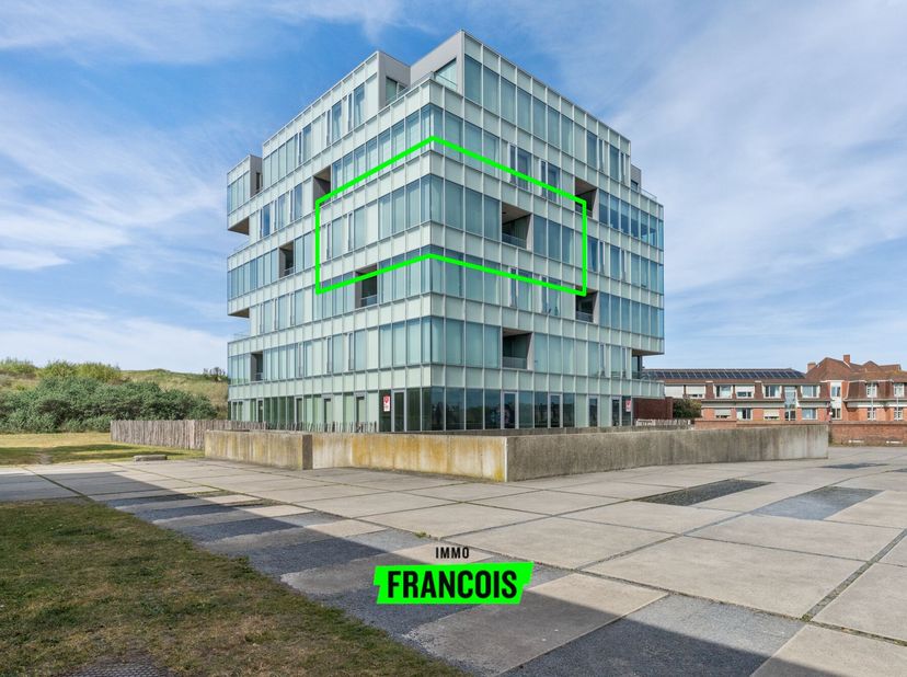 Dit prachtig hoekappartement is gelegen op de site van het Militair Hospitaal te Oostende. De buurt is zeer rustig en biedt u een rechtstreekse toegan