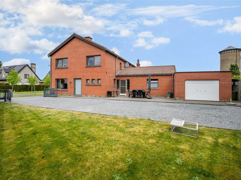 Charmante woning, met leuke tuin en 3 slaapkamers!&lt;br /&gt;
Deze woning is gelegen nabij het centrum van Laarne, handel en scholen in de nabijheid.&lt;br /&gt;
