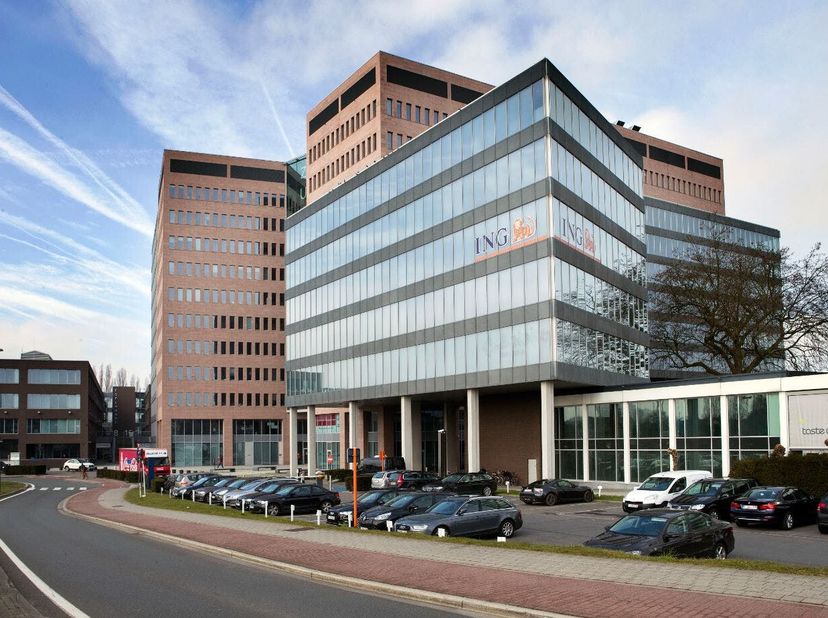 Ces bureaux modernes à louer sont situés dans le Zuiderpoort Office Park, un complexe de bureaux bien visible et facilement accessible à Gand. L&#039;ensem